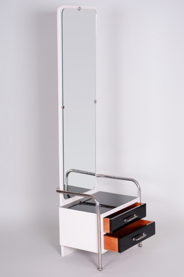 1710 Toilette with mirror Bauhaus