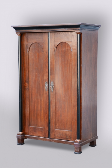 1750 Skříň