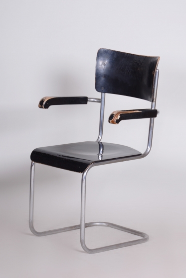2237 Chair with armrests